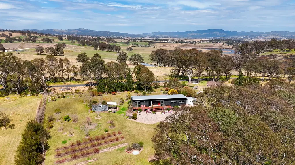 Tenterfield Stunning Lifestyle Retreat in Tenterfield