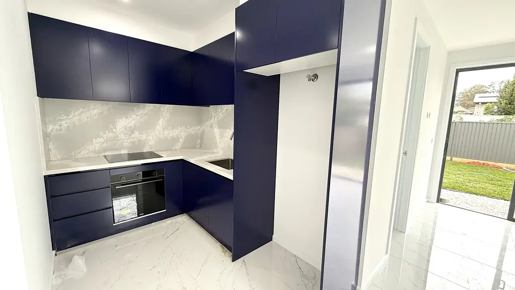 Modern Granny Flat Near Toongabbie Train Station