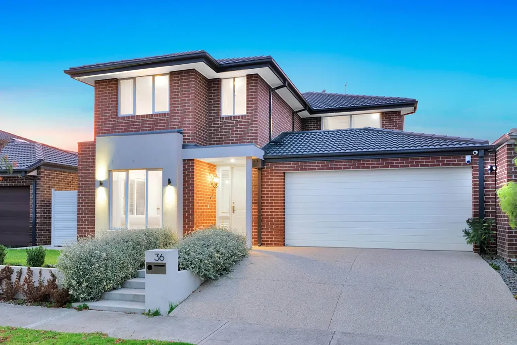 Spacious Luxury Living with Great Location!
