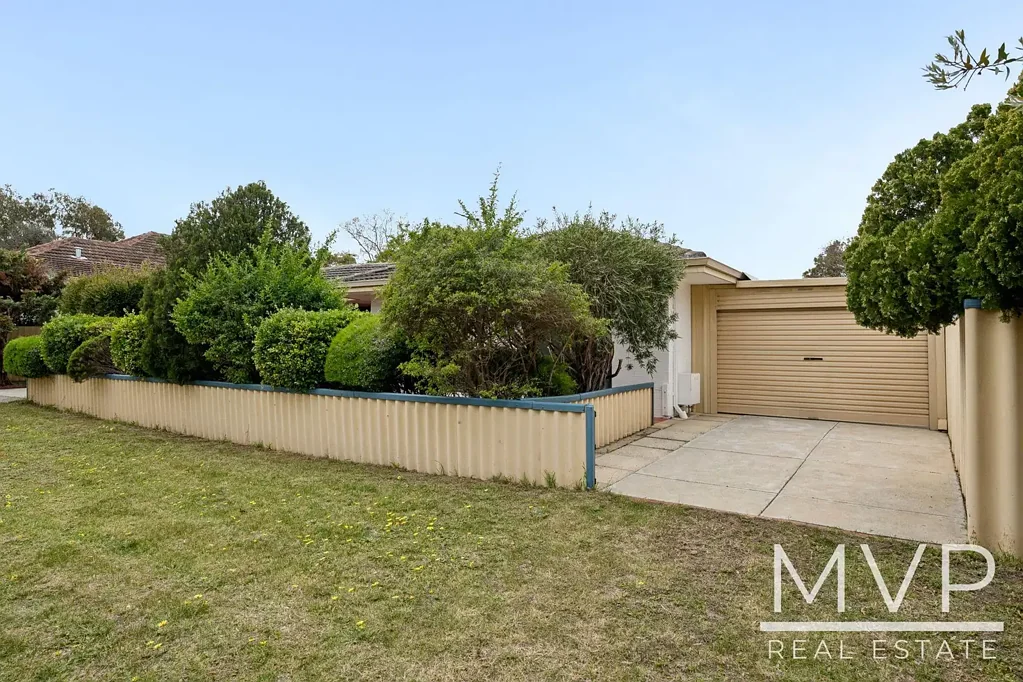 Bicton 3Kwarto Much Loved Bicton Home with Space & Potential