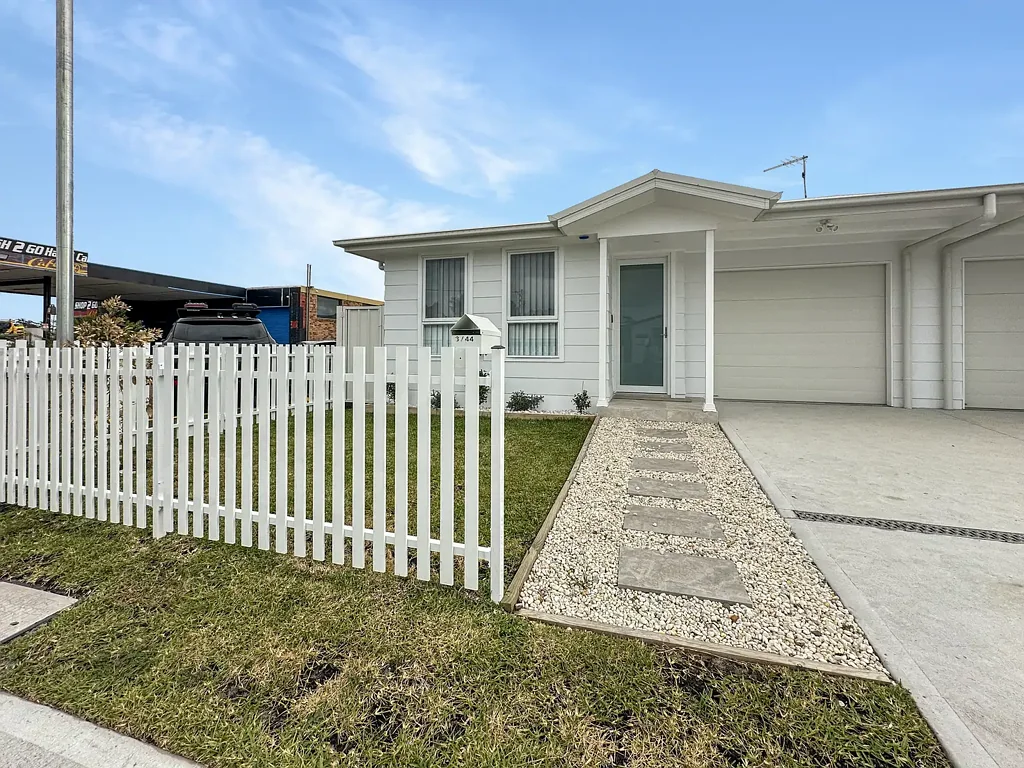 Brand New 2 bed Duplex - TANILBA BAY