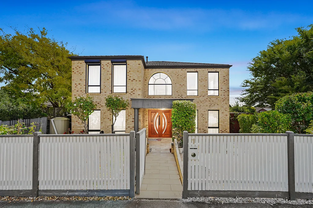 1 Glenn Erin Way, Berwick, VIC 3806