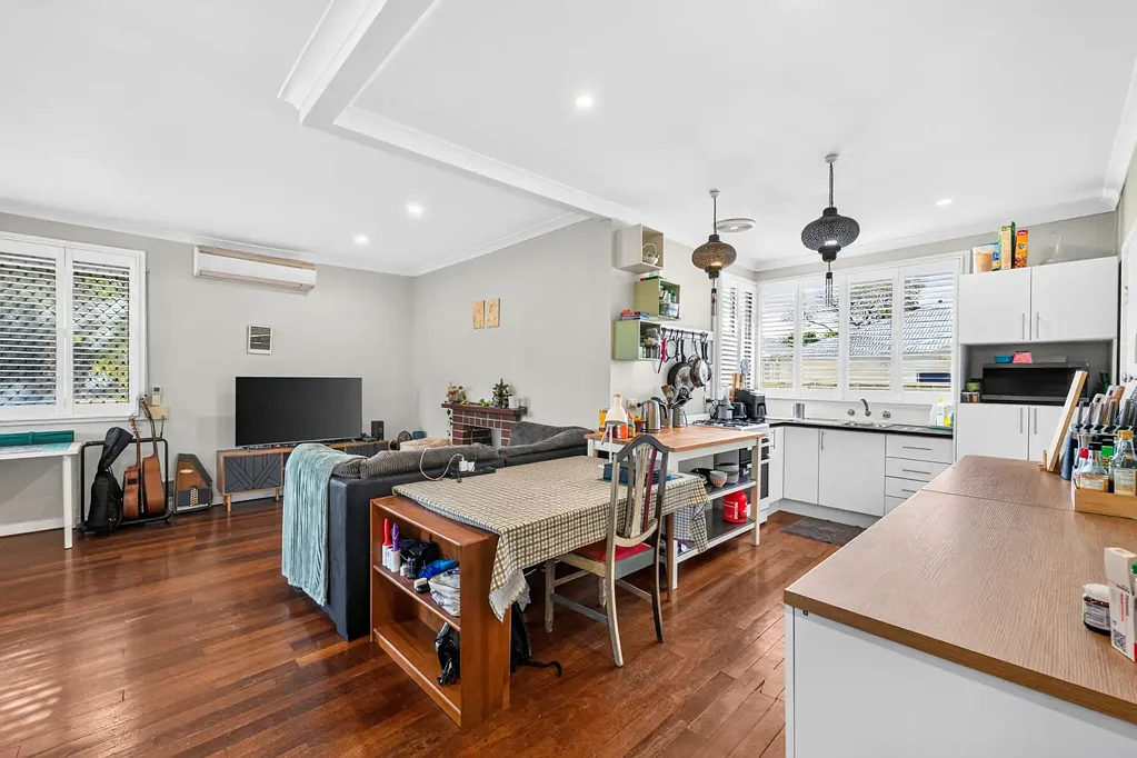 Wilson 3房  Charming Cottage with Room to Grow