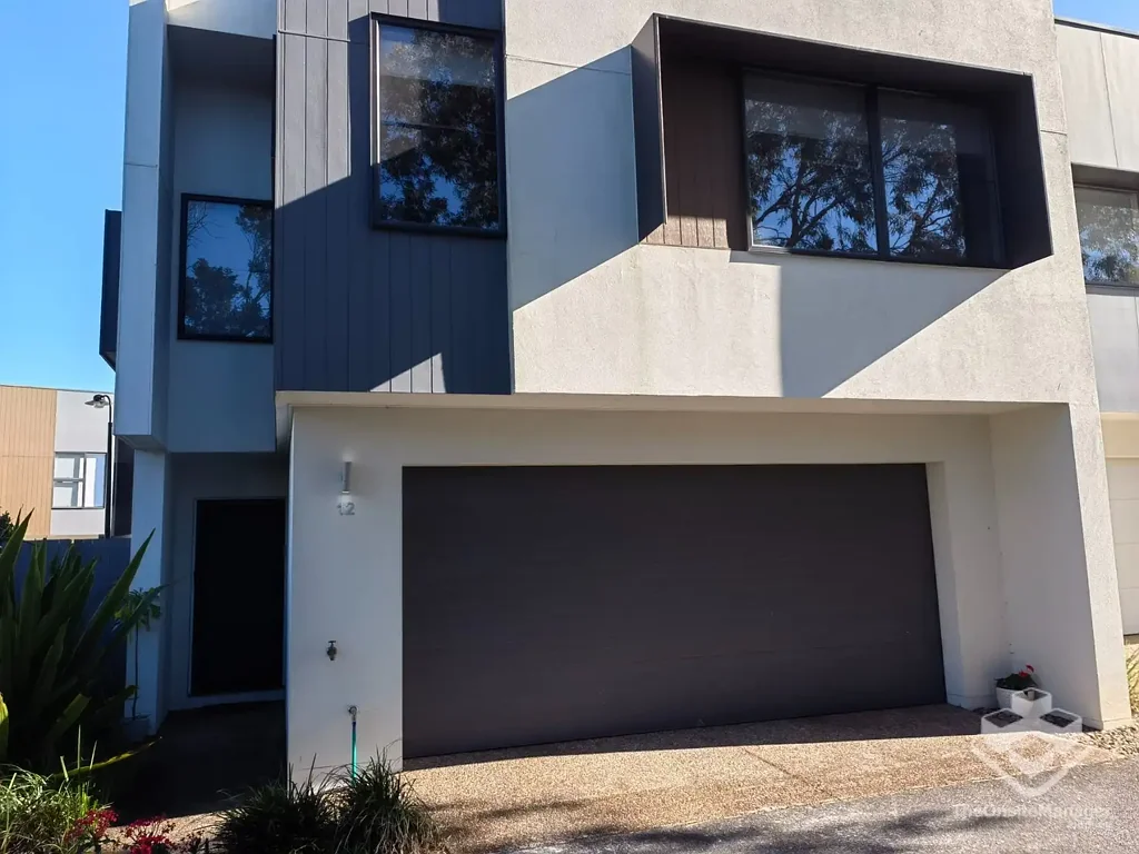 STUNNING TOWNHOME FOR RENT