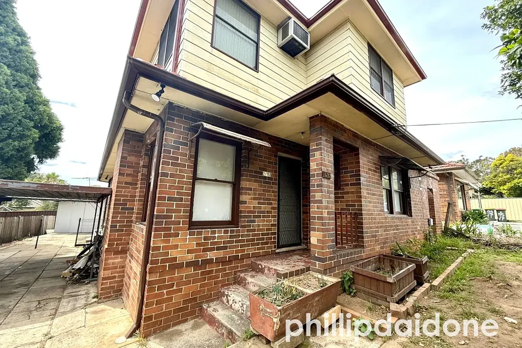 HUGE 6 BEDROOM HOUSE