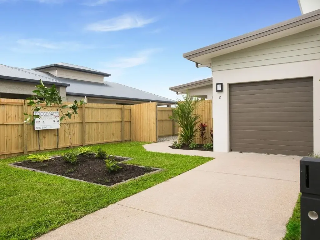 SPACIOUS DUPLEX IN THE HEART OF SMITHFIELD VILLAGE