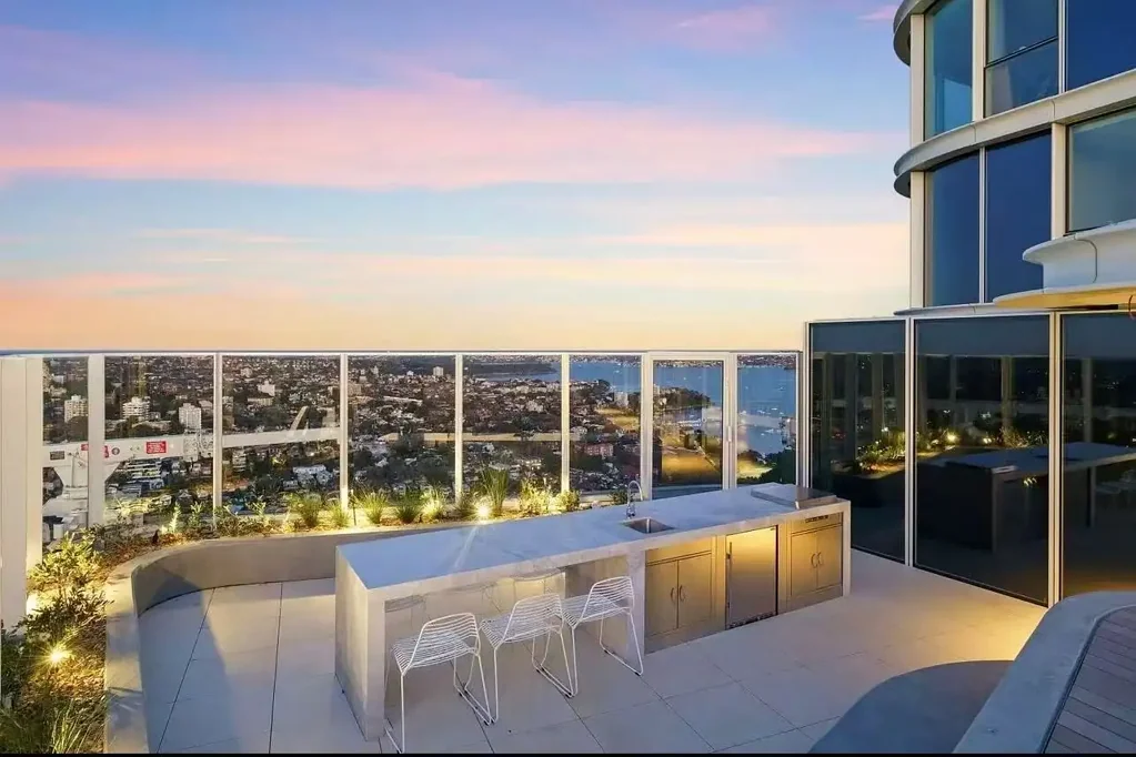 Contemporary Luxury With Dual Master Rooms - AURA by Aqualand !