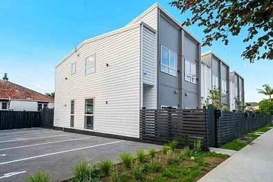 Papatoetoe 2 Bedroom Modern 2.5 Bed Gem
