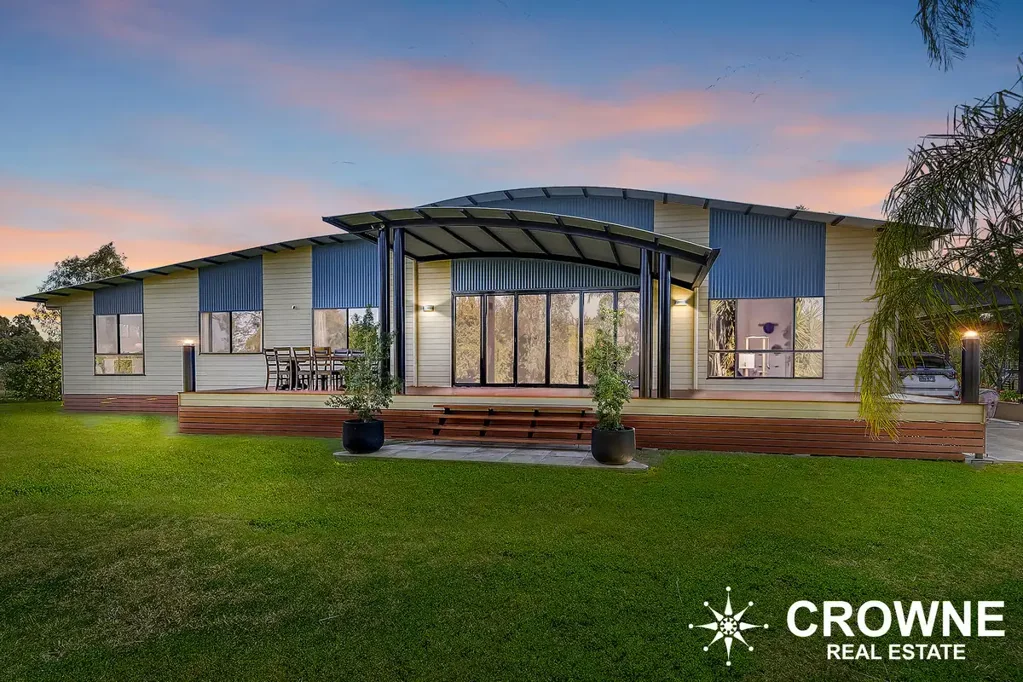 Chinchilla 7બેડરૂમ Executive Family Home with Resort-Style Entertaining and Industrial-Scale Shedding