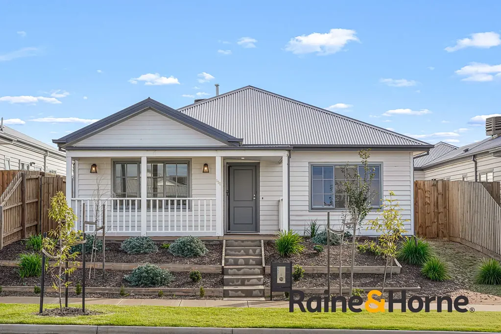Experience Hampton-Style Luxury Living!