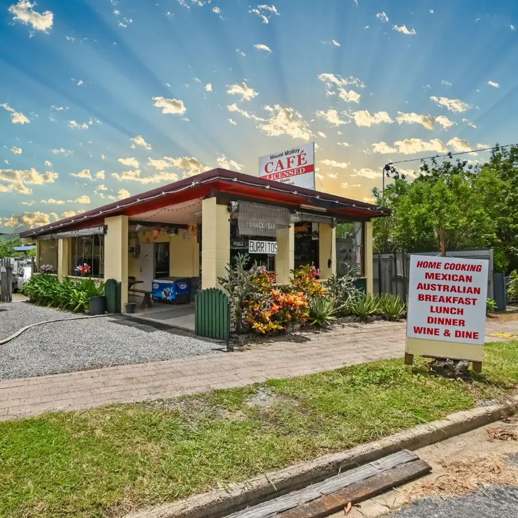 Mount Molloy 3房  Endless Potential Meets Enviable Lifestyle: Mount Molloy Cafe and Takeaway