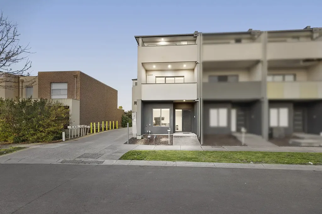 Craigieburn 2 Bedroom Stylish, Low-Maintenance Living in Central Craigieburn