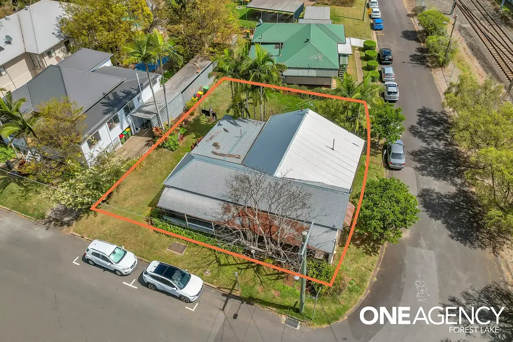 Ipswich 3 Slaapkamer 1 Thorn Street, Ipswich – Dual Living Opportunity In Convenient Ipswich Location