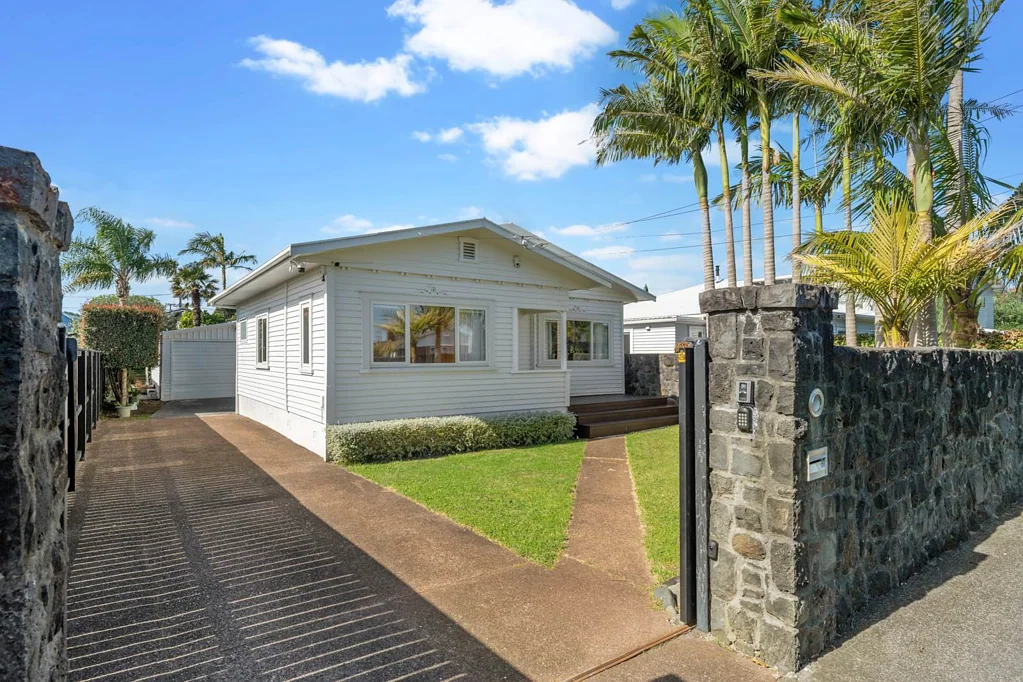 17 Rama Road, Pt Chevalier, Auckland City, Auckland