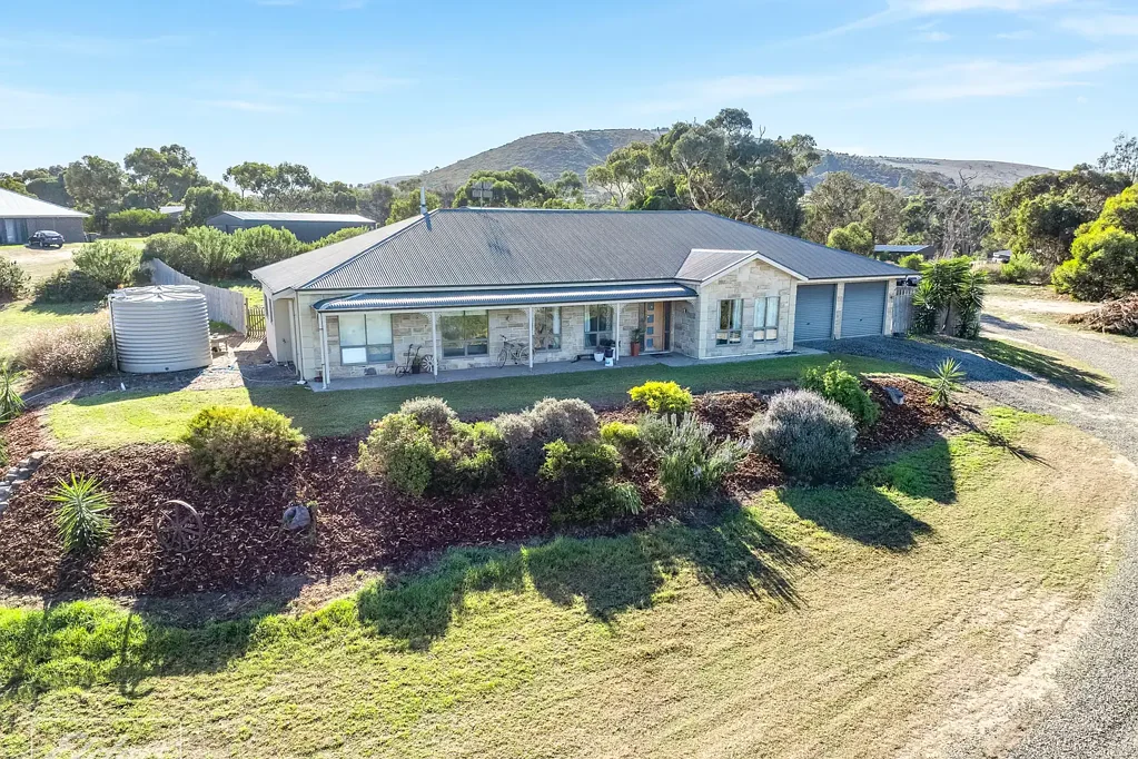 Hindmarsh Valley 4Moenga Sensational Lifestyle Property - Just Over an Acre – Spacious, Stylish & Thoughtfully Designed