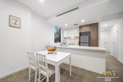 Homebush 2房 Homebush便捷位置 现代厨房电器 开放式起居阳台 步行火车站购物 Modern Apartment Offering Space, Style & Convenience