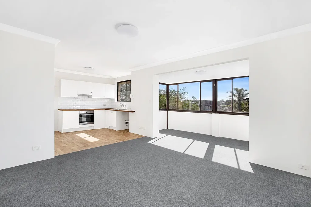 HOLDING DEPOSIT TAKEN - Two Bedroom Apartment With A large Sunroom