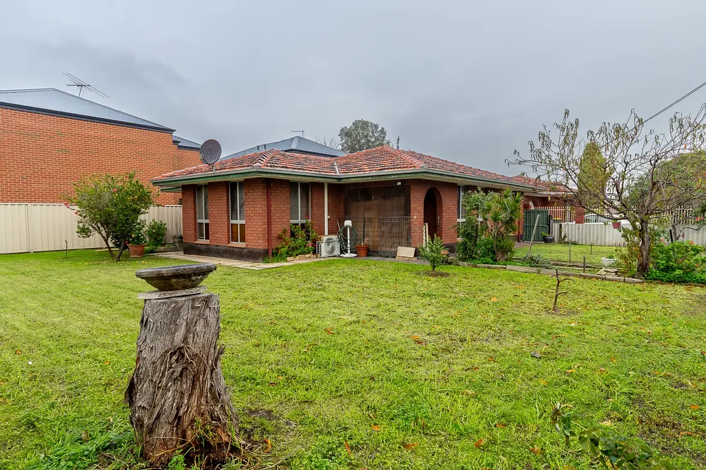 Midland 2房  2-Bedroom Duplex with Retro Flair - Prime Midland Location!