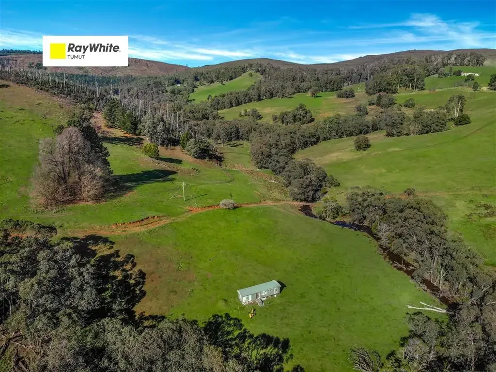 Batlow Gilmore Creek Frontage!