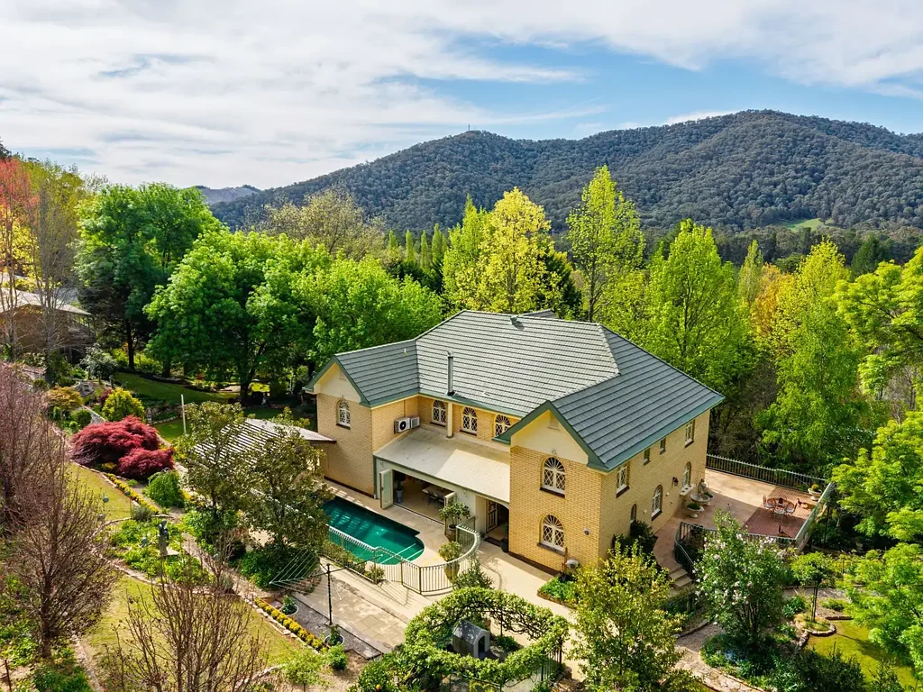 Bright 6غرفة نوم EUROPEAN INSPIRED MASTERPIECE