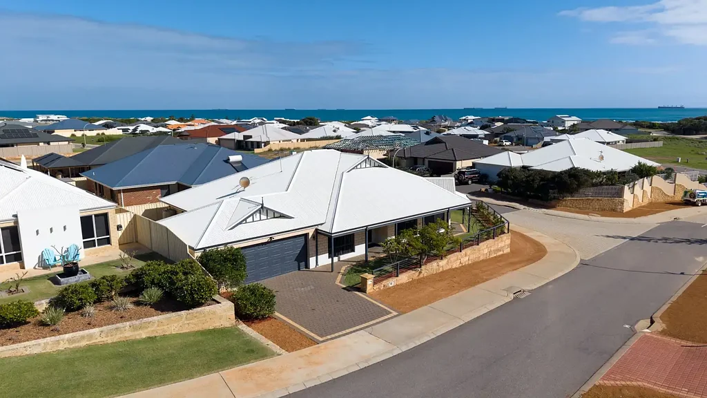 6 Neptune Corner, Glenfield, WA 6532