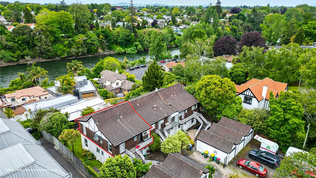 Hamilton Central 2 Bedroom River Views, Charm and Convenience! Central City