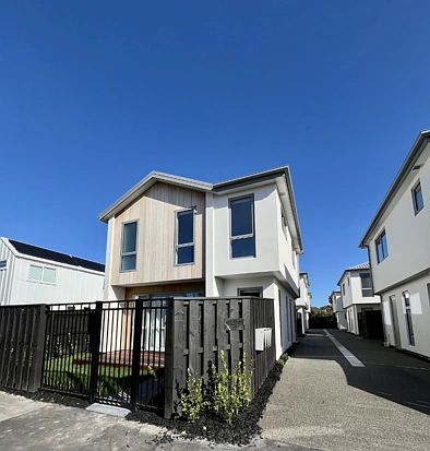 3 bedroom standalone townhouse in Spreydon