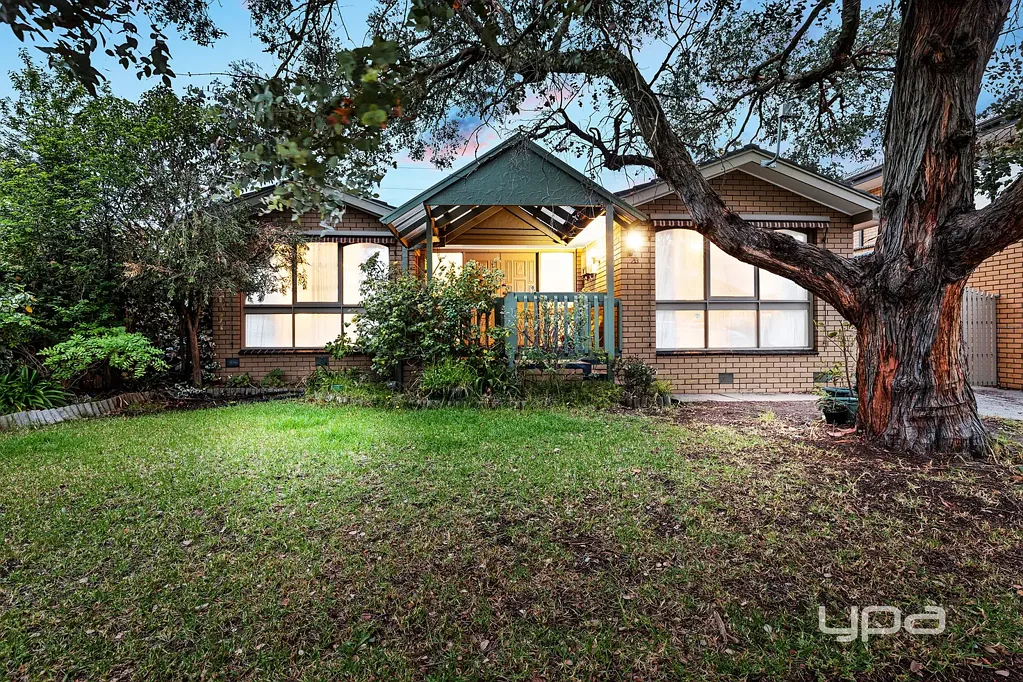 Albanvale 3침실 Room for the Family, Cars and All the Toys on a Massive 1026m² Block