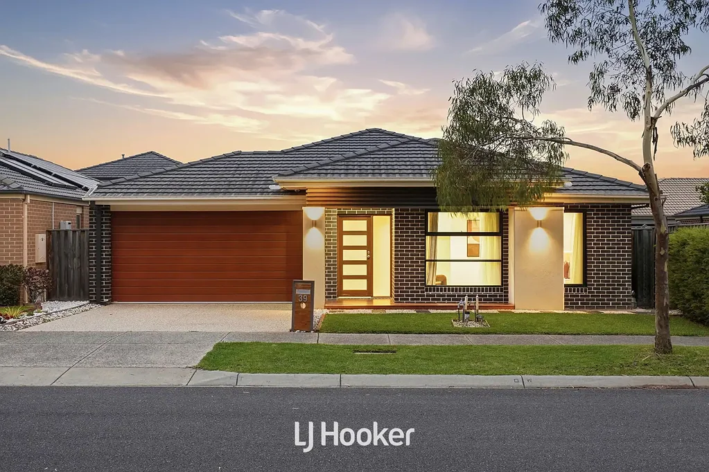 39 Elmtree Crescent, Clyde North, VIC 3978