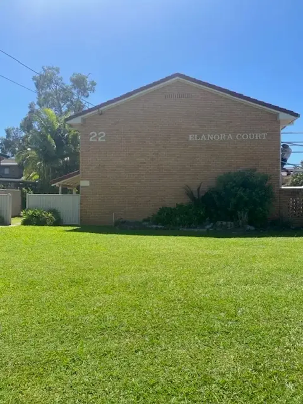 3 bedroom townhouse close to all!