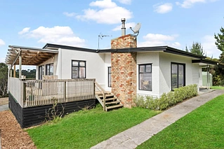 1261 East Coast Road, Okura, North Shore City
