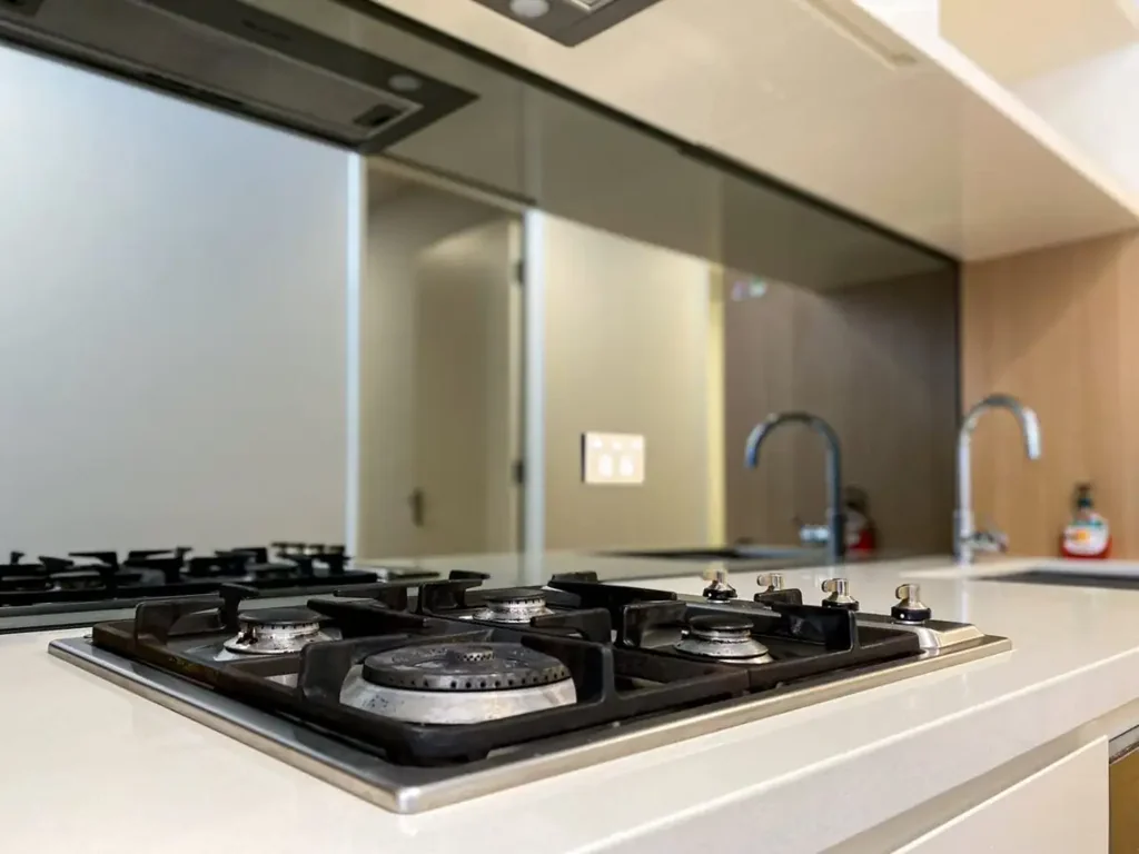 Modern 1 bedroom plus study in the Heart of Green Square available for rent