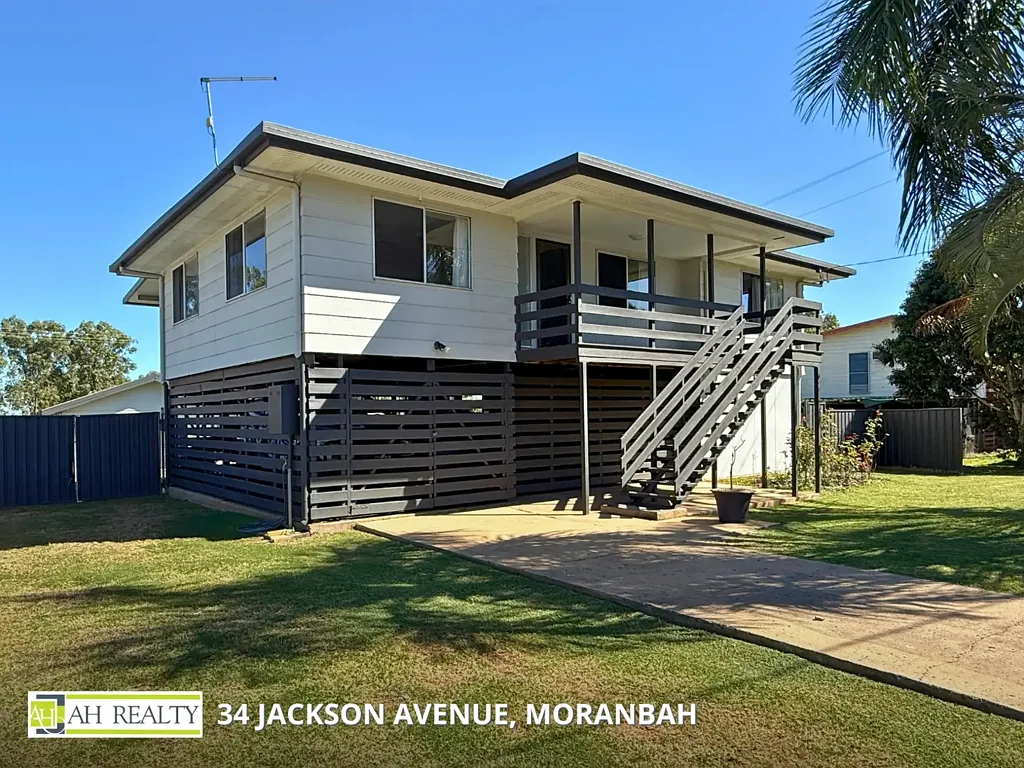 Moranbah 3chambre STYLISH, NEWLY RENOVATED HOME WITH HUGE BACKYARD - LEGAL HEIGHTS UNDERNEATH! GREAT RETURNS!