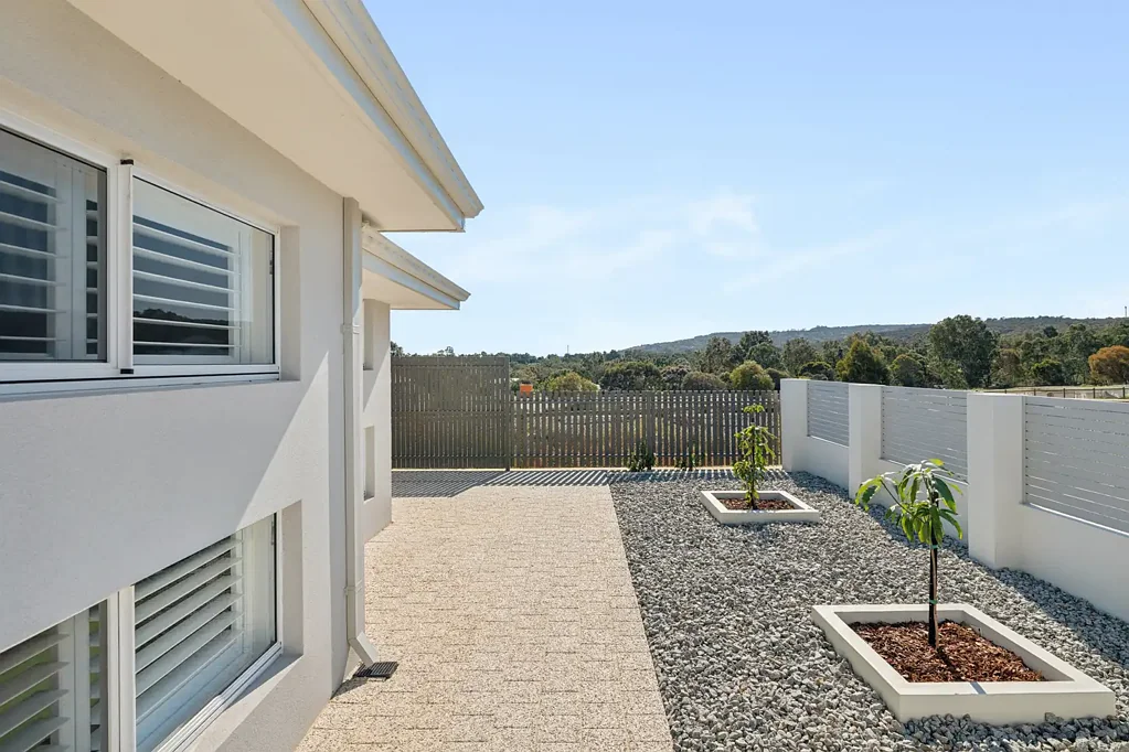 Jane Brook 4Kwarto NEAR NEW. NO COMPROMISES.