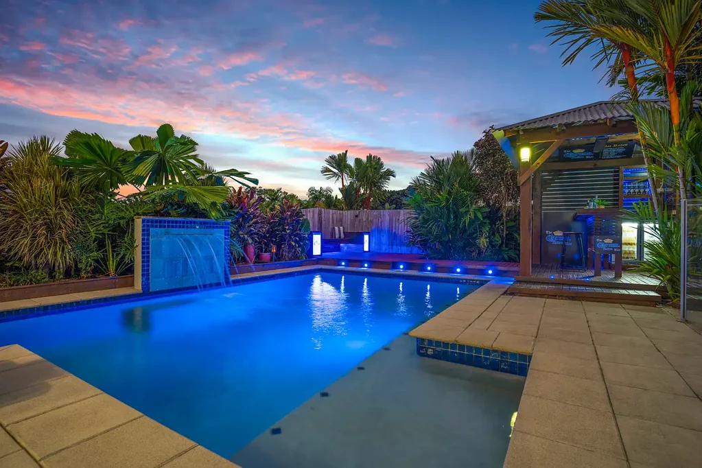 Redlynch 4房  Stylish Family Entertainer in Sought After Vistas North
