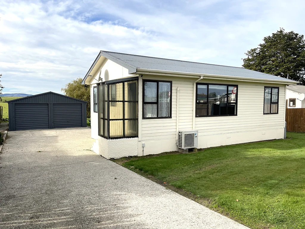 Balclutha 2ਬੈੱਡਰੂਮ A Stirling Opportunity with Rural Backdrop