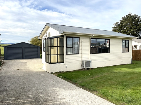 Balclutha 2房  A Stirling Opportunity with Rural Backdrop