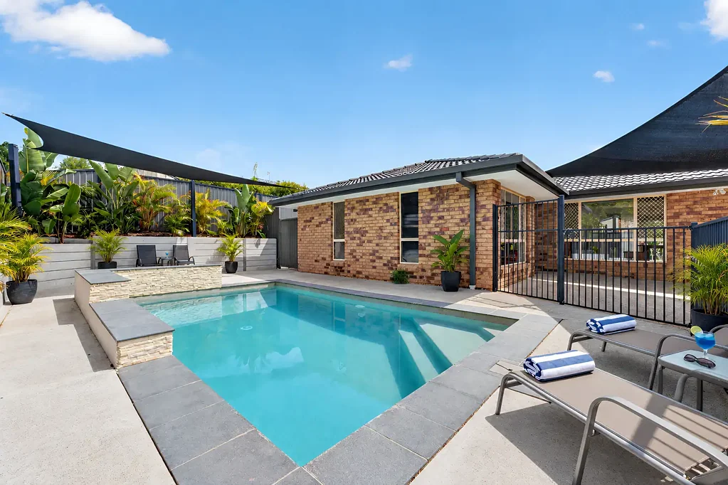 Oxenford 4Kwarto Family Living, Poolside Summers & a Location the Kids Will Love