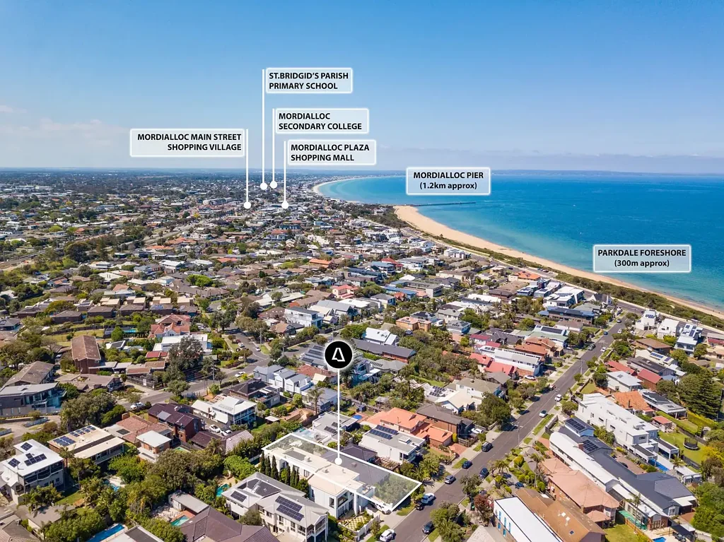 Parkdale 4침실 The
Brief: Outstanding bayside position moments from Parkdale Beach and village amenities