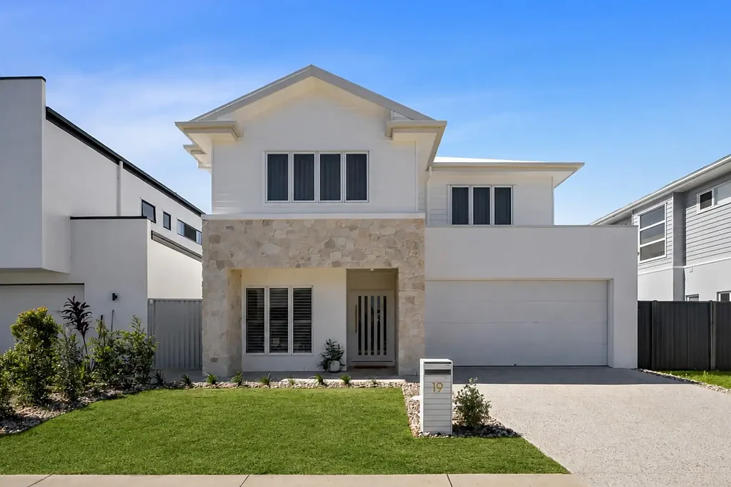 Pelican Waters 5房  BEAUTIFULLY FINISHED, STYLISH COASTAL LIVING READY TO ENJOY