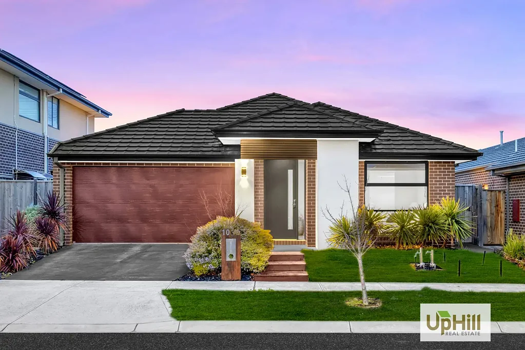 10 Serengeti Street, Clyde North, VIC 3978