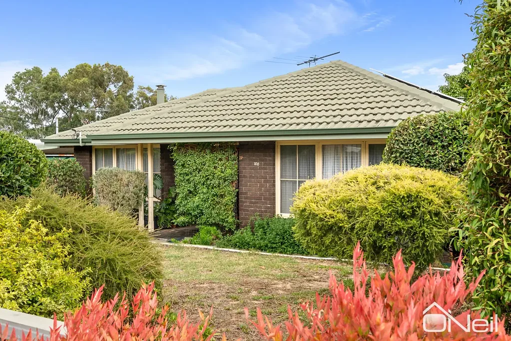 Mount Nasura 3房  CHARMING ONE-OWNER FAMILY HOME ON 809SQM - ENDLESS POTENTIAL IN A PREMIUM LOCATION