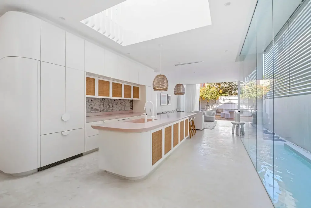 A Coastal Sanctuary of Light, Elegance and Rare Refinement