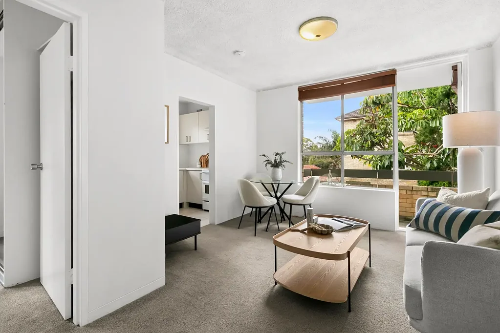Modern, One Bedroom Apartment in Serene Leafy Cul-de-sac