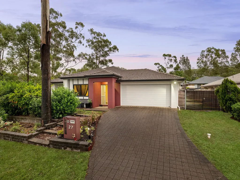 Augustine Heights 4部屋 Luxury Living with Expansive Spaces & Entertaining Zones