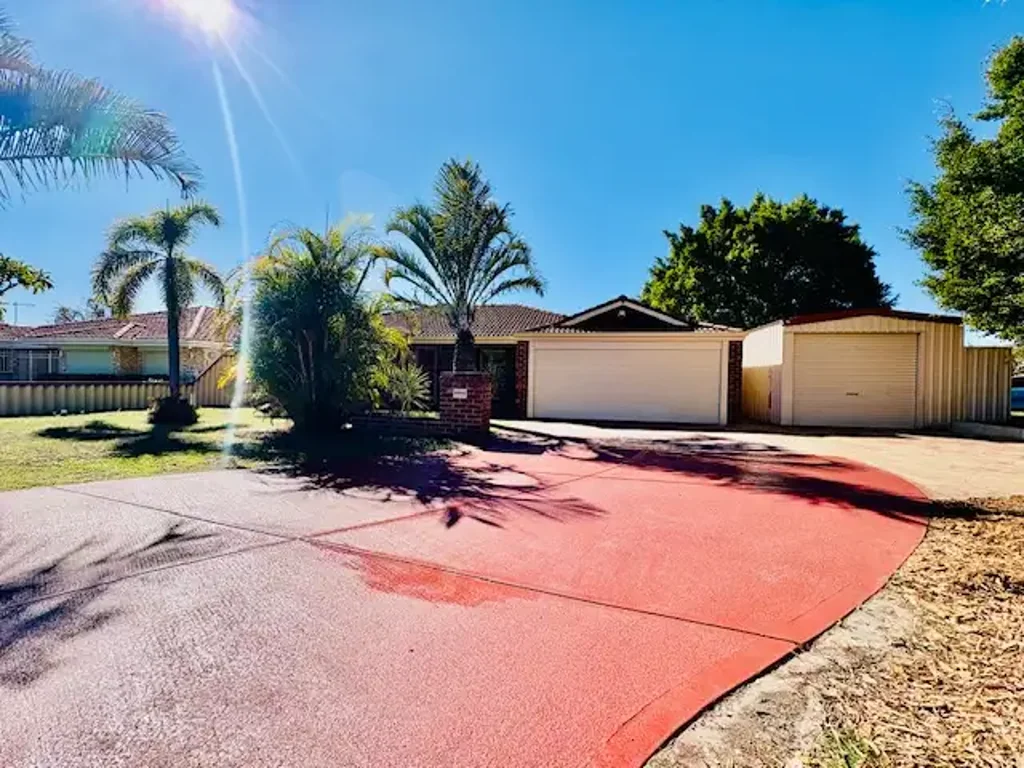 4x2 FAMILY HOME with LARGE 9x3m SHED!!