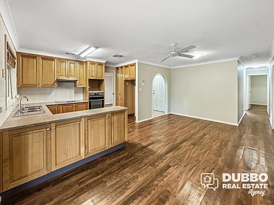 26 Eden Park Avenue, Dubbo, NSW 2830, 4房, 2浴, House