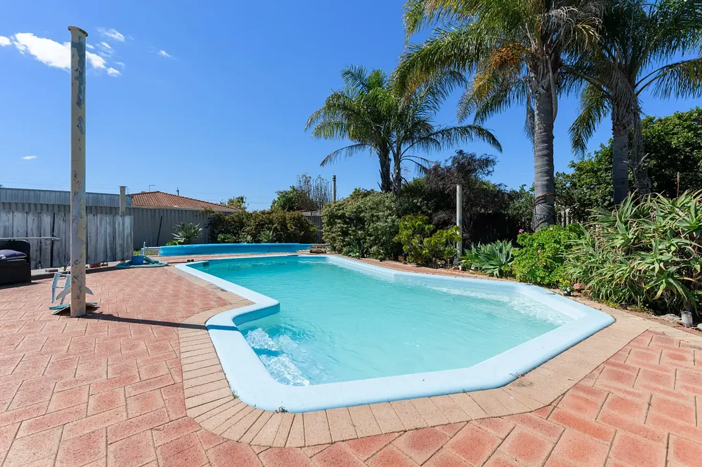 Beechboro 5房  Subdividable! Across from Lush Park! Potential Dual Occupancy = $1400 a week**