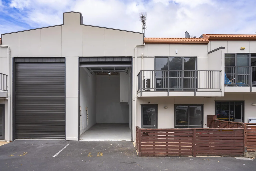 Takanini  Live / work unit for lease