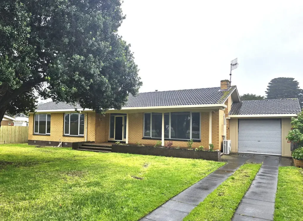 Renovated 4-Bedroom Home in Central Port Fairy